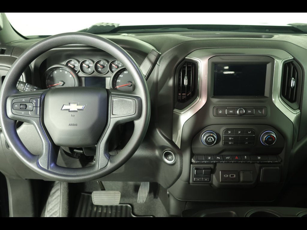 Used 2025 Chevrolet Silverado 2500 Custom w/ Custom Value Package image 18