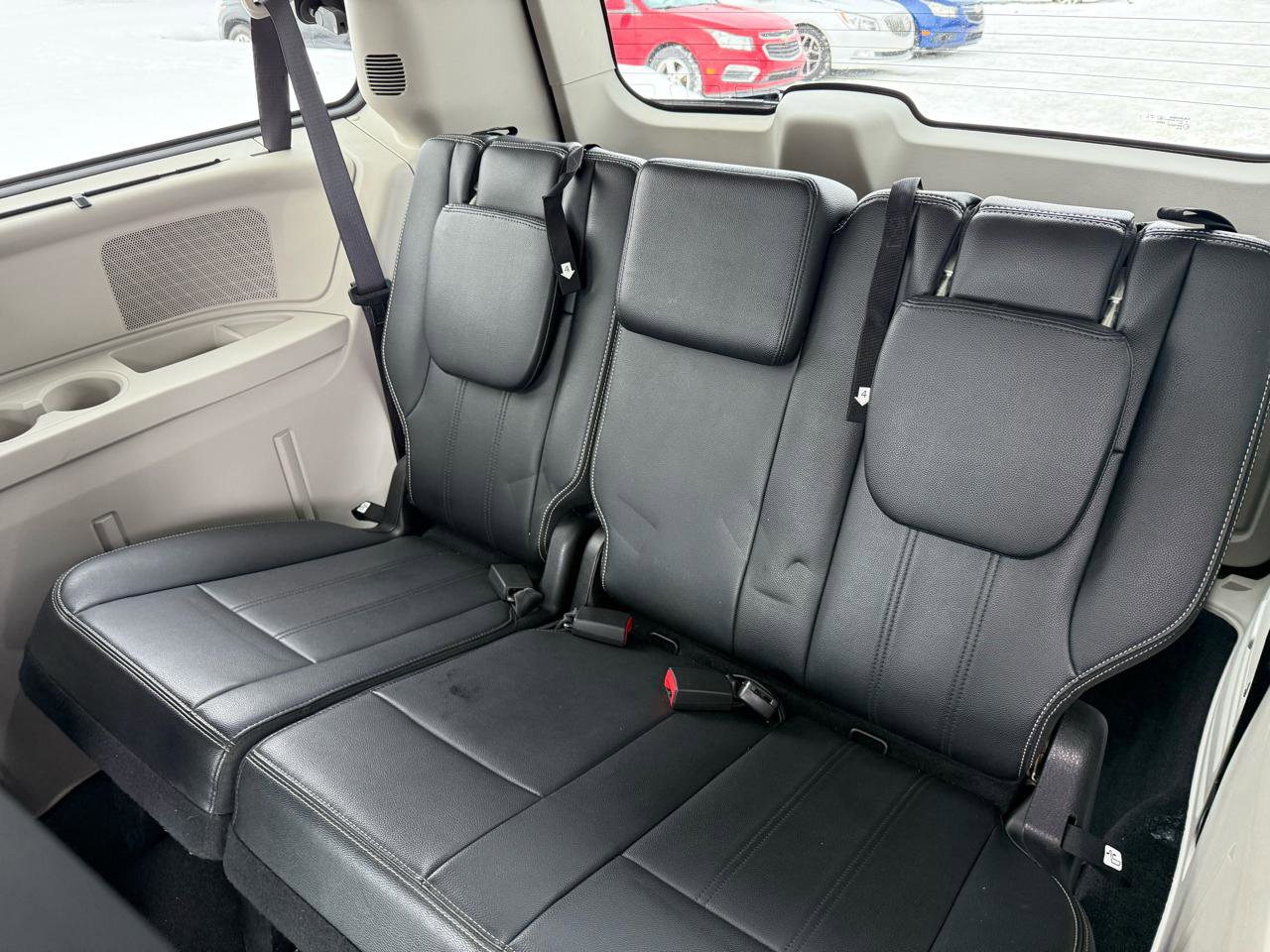 Used 2015 Chrysler Town & Country Touring w/ Driver Convenience Group image 25