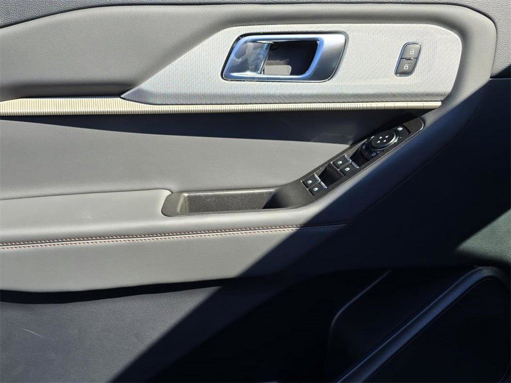 New 2025 Ford Explorer Active image 14