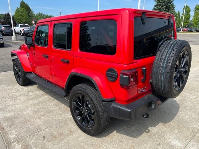 Certified 2025 Jeep Wrangler Unlimited Sahara AWD/4WD image 4