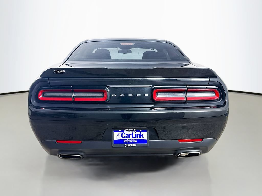 Used 2016 Dodge Challenger SXT RWD image 7