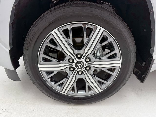 Used 2024 Toyota Sequoia Capstone image 7