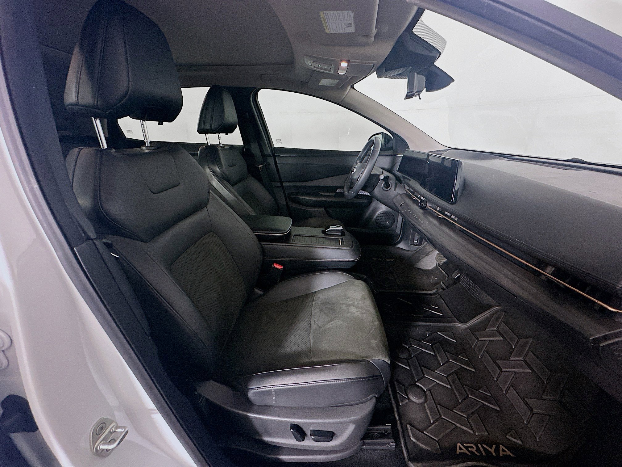 Used 2024 Nissan Ariya FWD image 34