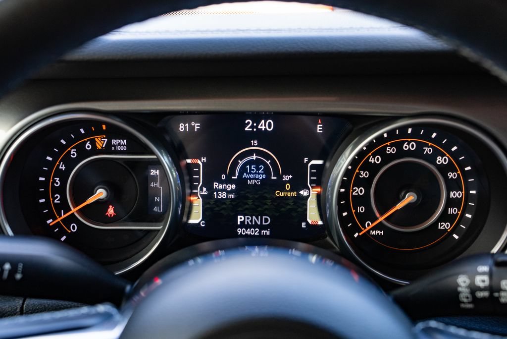 Used 2018 Jeep Wrangler Unlimited Sahara AWD/4WD image 17