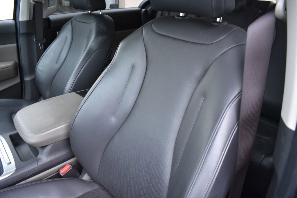 Used 2025 Kia Carnival FWD image 11