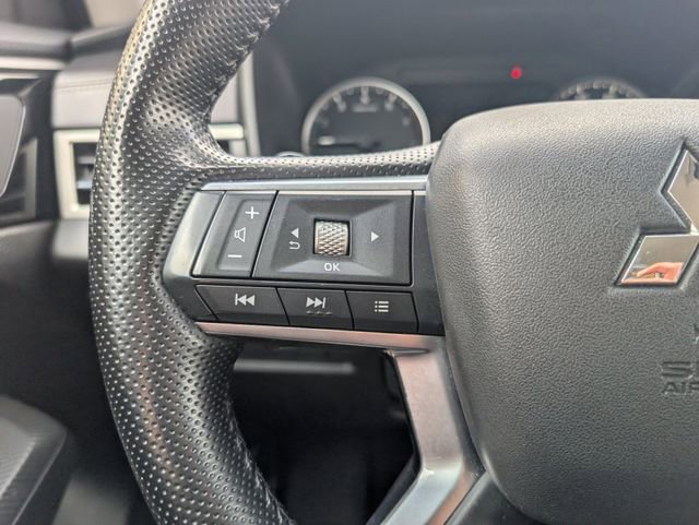 Used 2024 Mitsubishi Outlander SE image 13