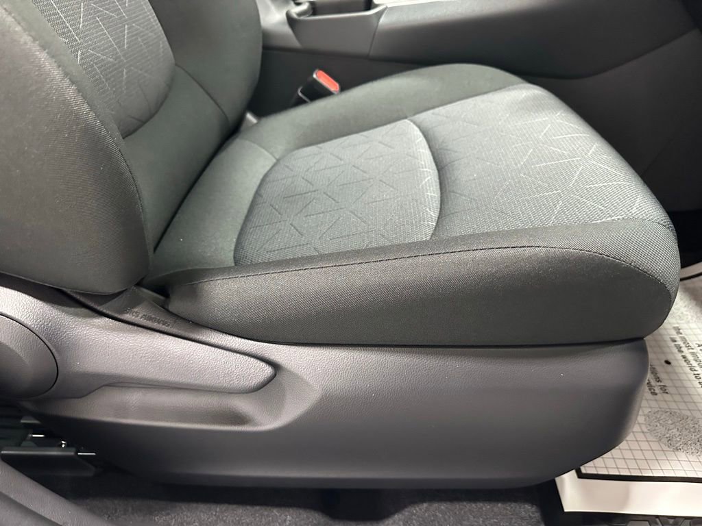 Used 2025 Toyota RAV4 XLE AWD/4WD image 54