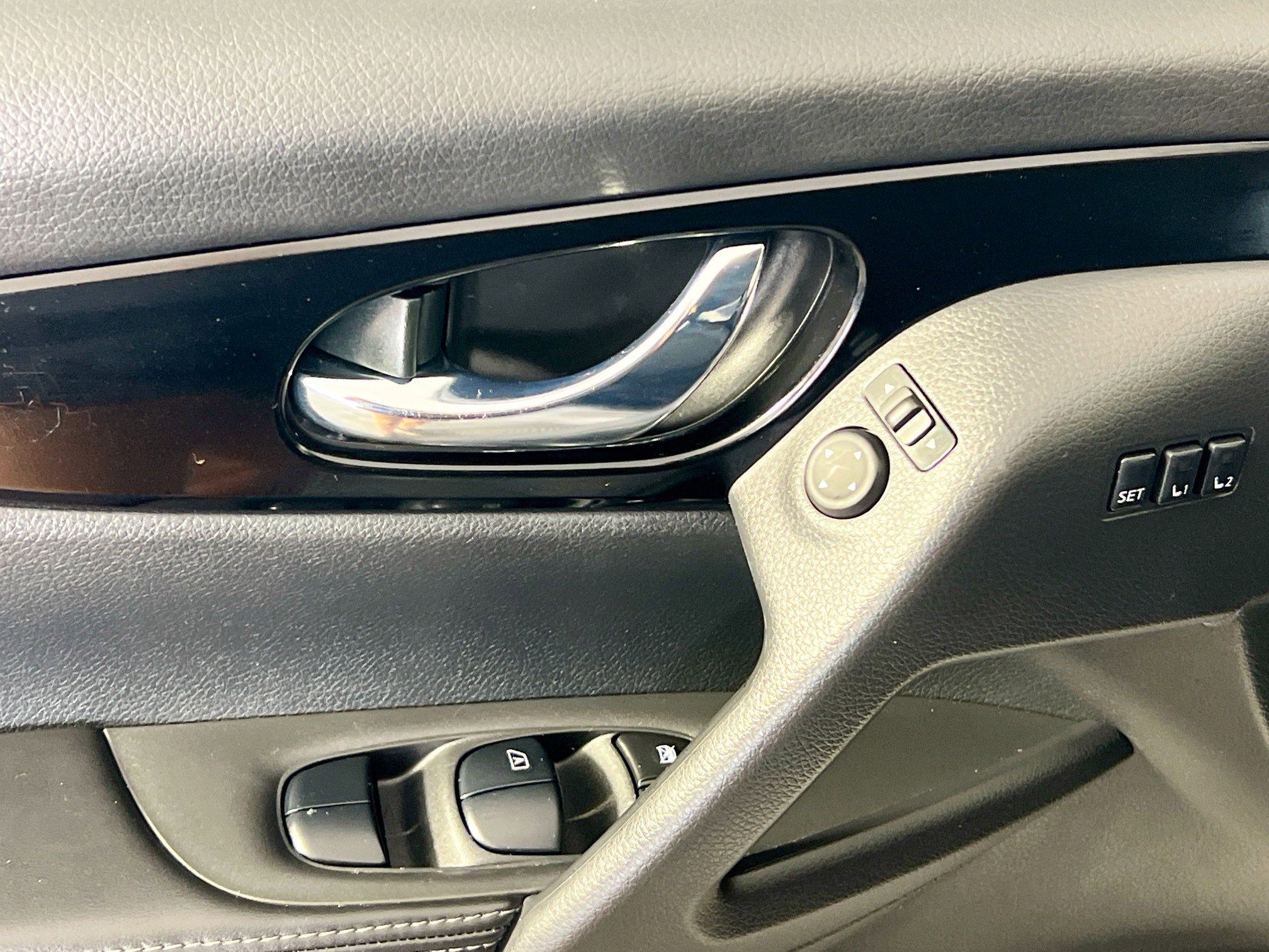 Used 2022 Nissan Rogue Sport SV w/ Technology Package image 16