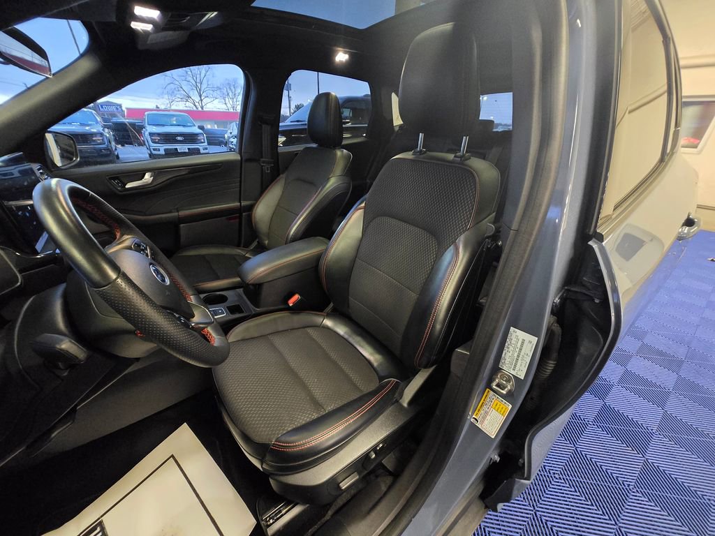 Used 2023 Ford Escape ST-Line w/ Tech Pack #1 image 9