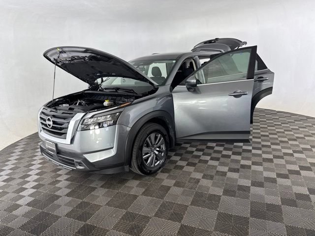 Certified 2025 Nissan Pathfinder SV w/ Cargo Package AWD/4WD image 10