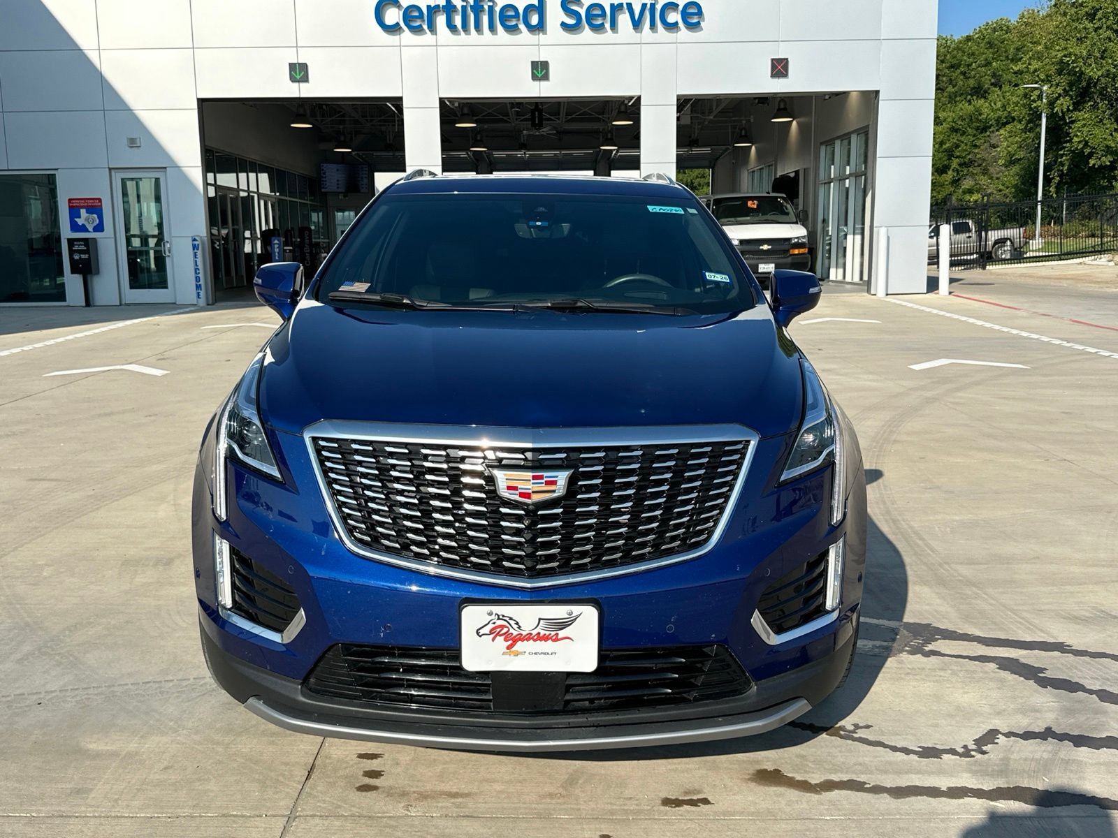 Used 2024 Cadillac XT5 Premium Luxury w/ Technology Package FWD image 8