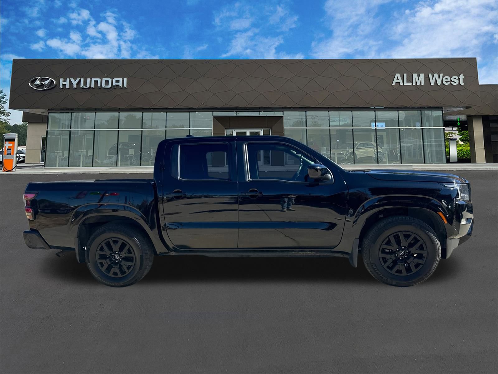 Used 2024 Nissan Frontier SV w/ SV Convenience Package image 4