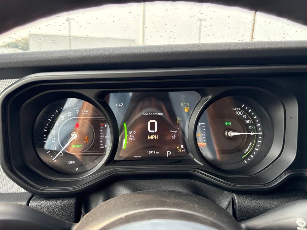 Used 2025 Jeep Wrangler Unlimited Sahara AWD/4WD image 12