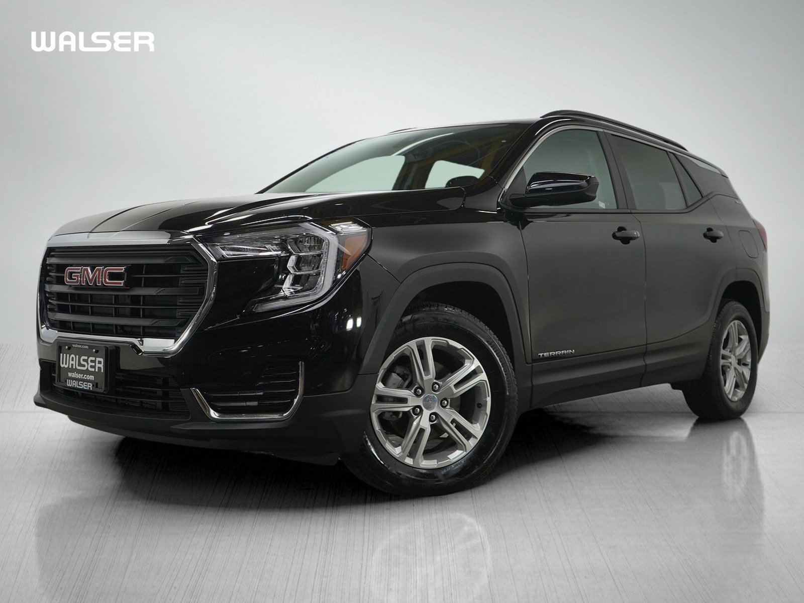 Used 2022 GMC Terrain SLE w/ Driver Convenience Package image 1