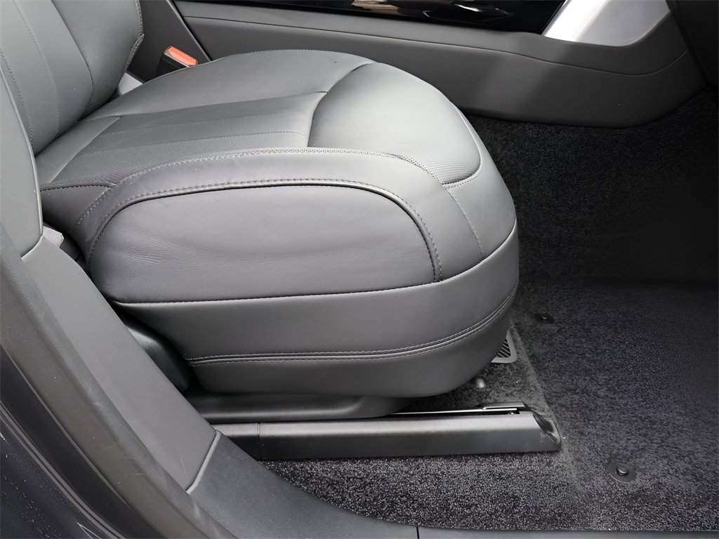 Used 2025 Land Rover Range Rover SE image 10