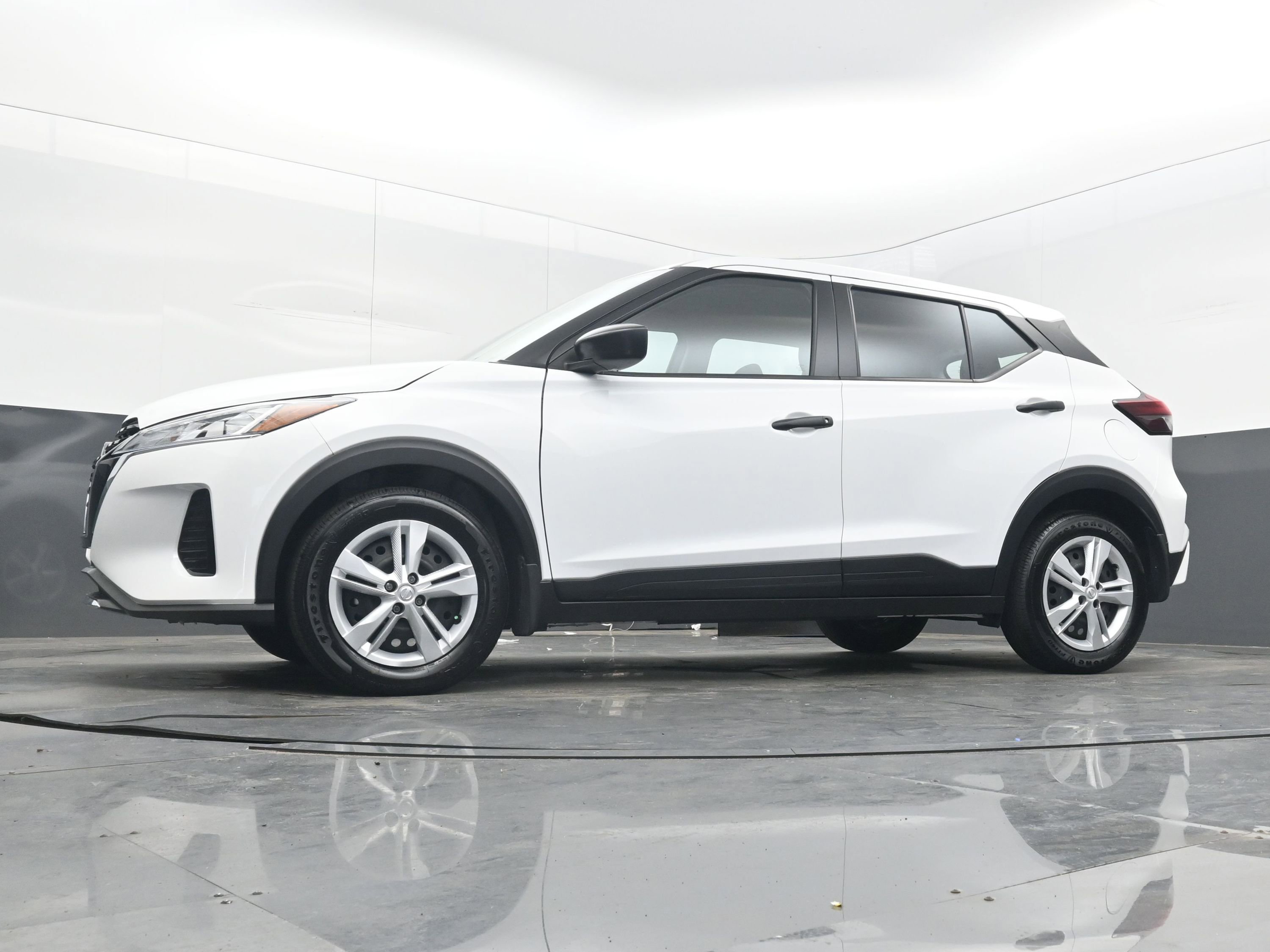 Certified 2025 Nissan Kicks Play S image 24