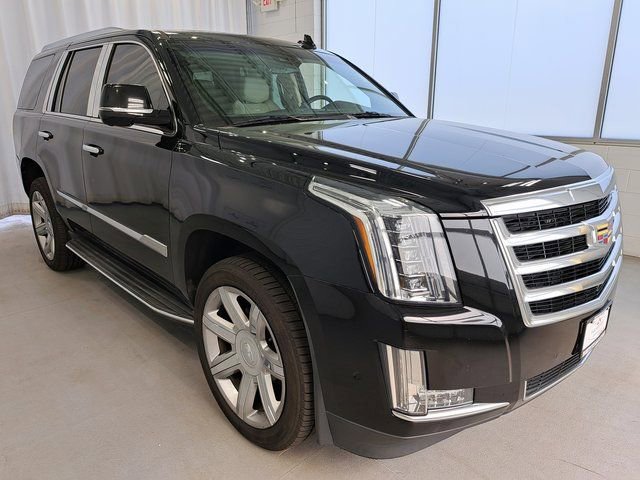 Used 2018 Cadillac Escalade Luxury image 3