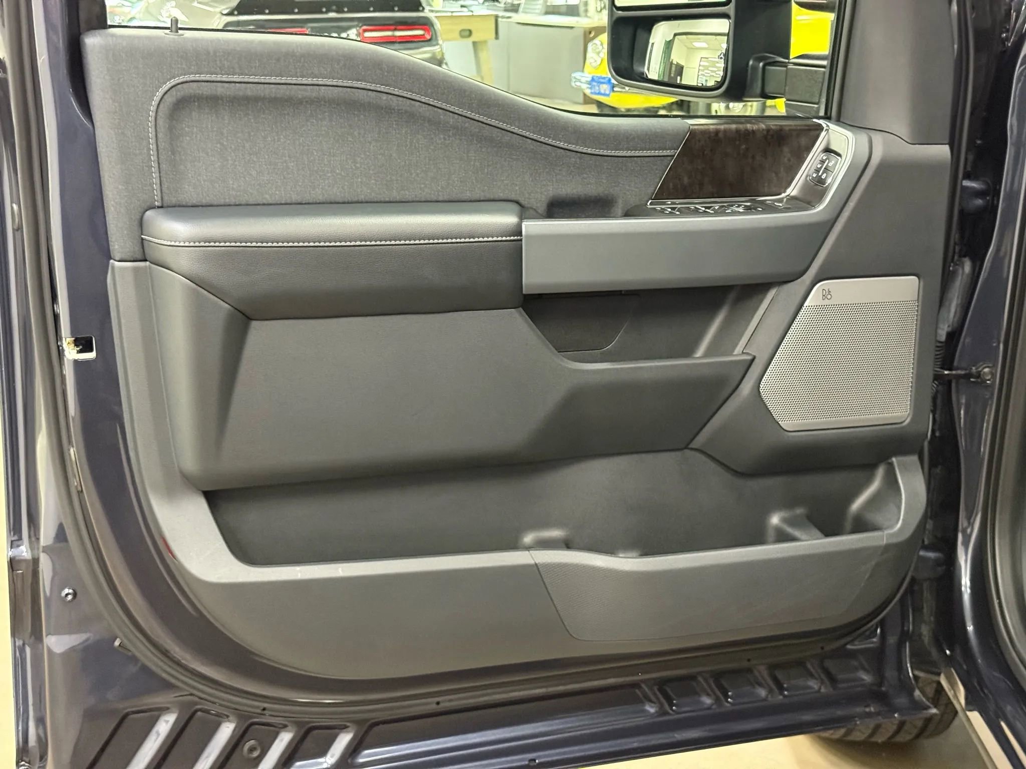 Used 2021 Ford F150 Lariat w/ Trailer Tow Package image 26