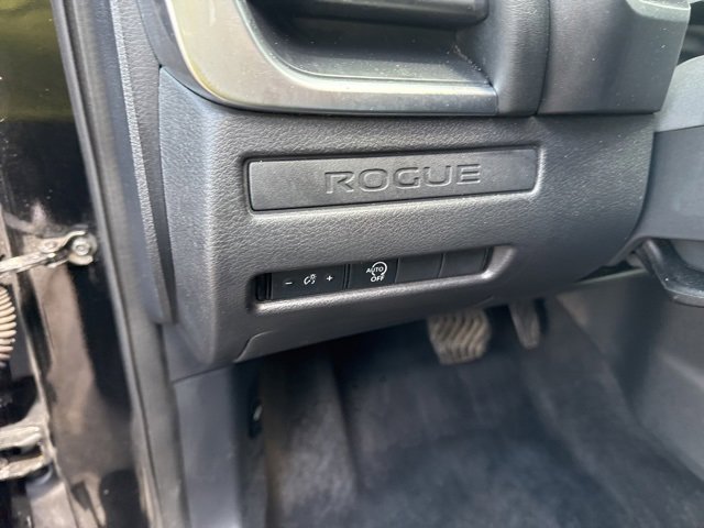 Used 2023 Nissan Rogue S image 18