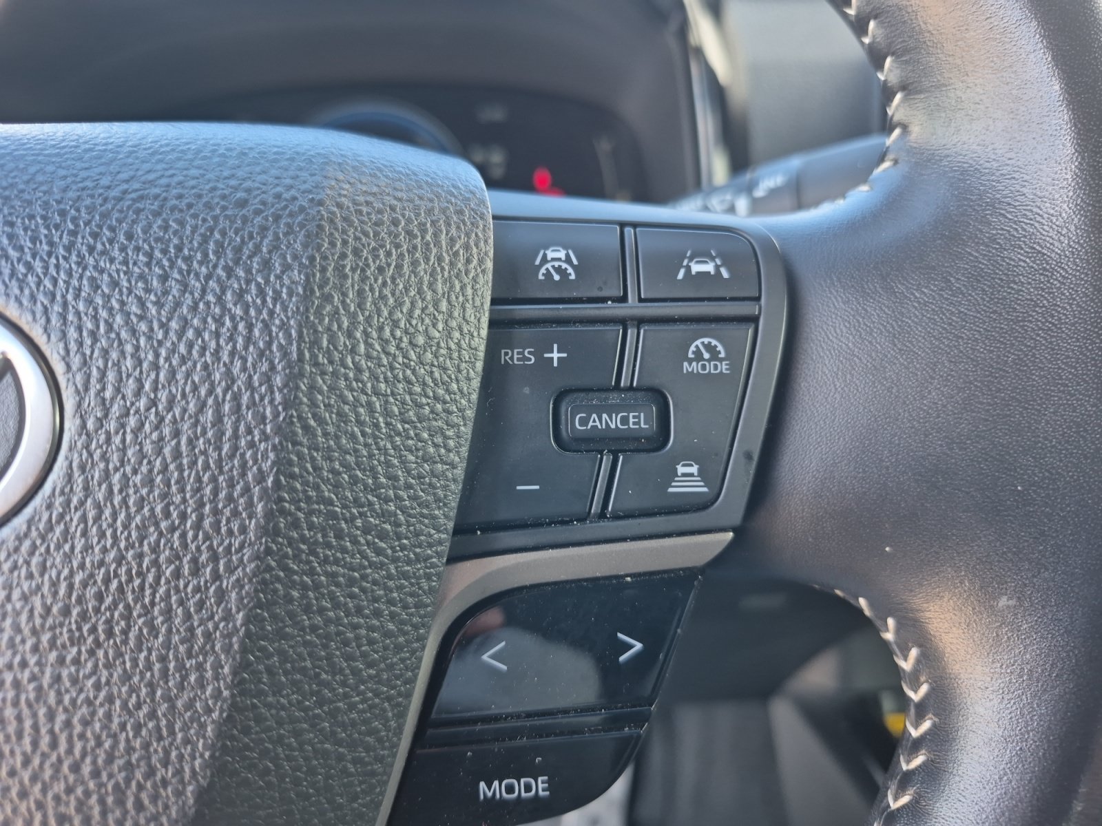 Used 2025 Toyota Camry SE FWD image 28