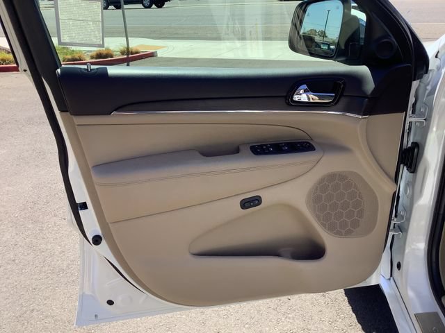 Used 2020 Jeep Grand Cherokee Overland AWD/4WD image 9