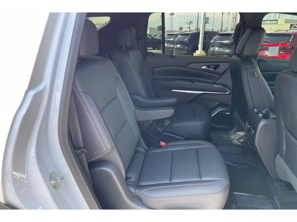 Used 2025 Chevrolet Traverse Z71 w/ Enhanced Driving Package AWD/4WD image 19