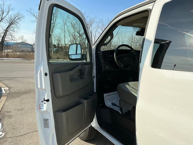 Used 2025 Chevrolet Express 3500 LT w/ LT Preferred Equipment Group image 14