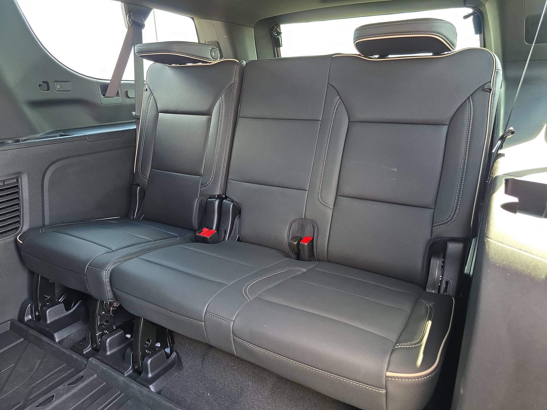 Used 2026 Chevrolet Suburban Premier w/ Sun And Tow Package RWD image 12