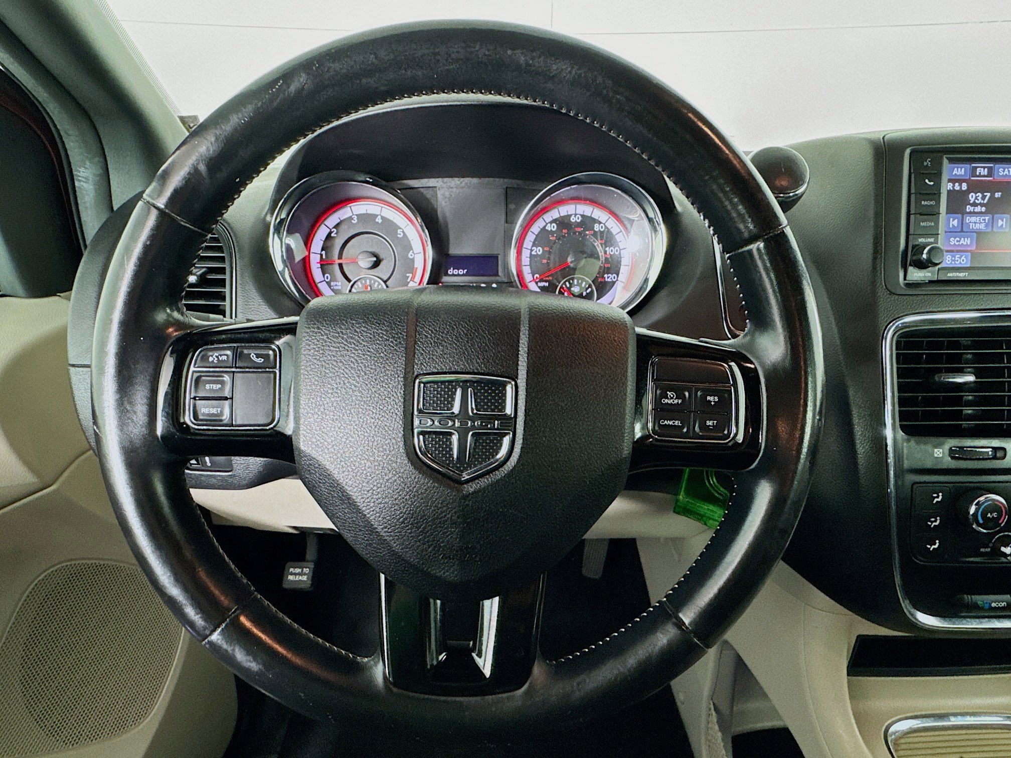 Used 2019 Dodge Grand Caravan SXT image 11