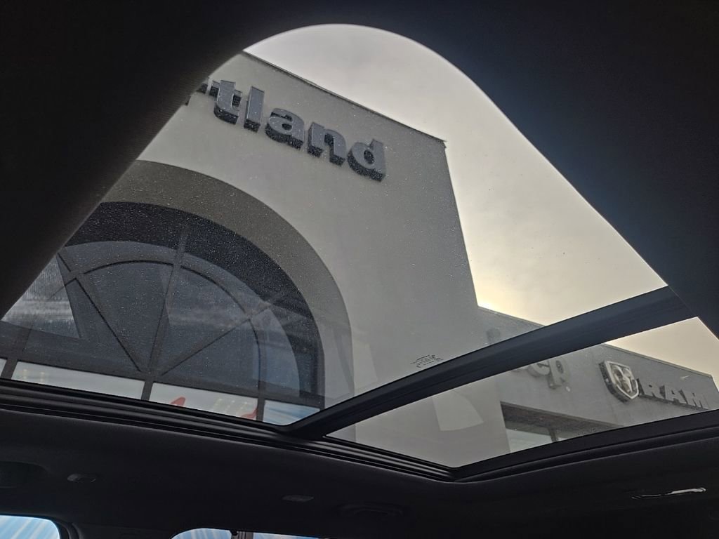 Used 2025 Jeep Grand Cherokee L Limited w/ Luxury Tech Group II image 69