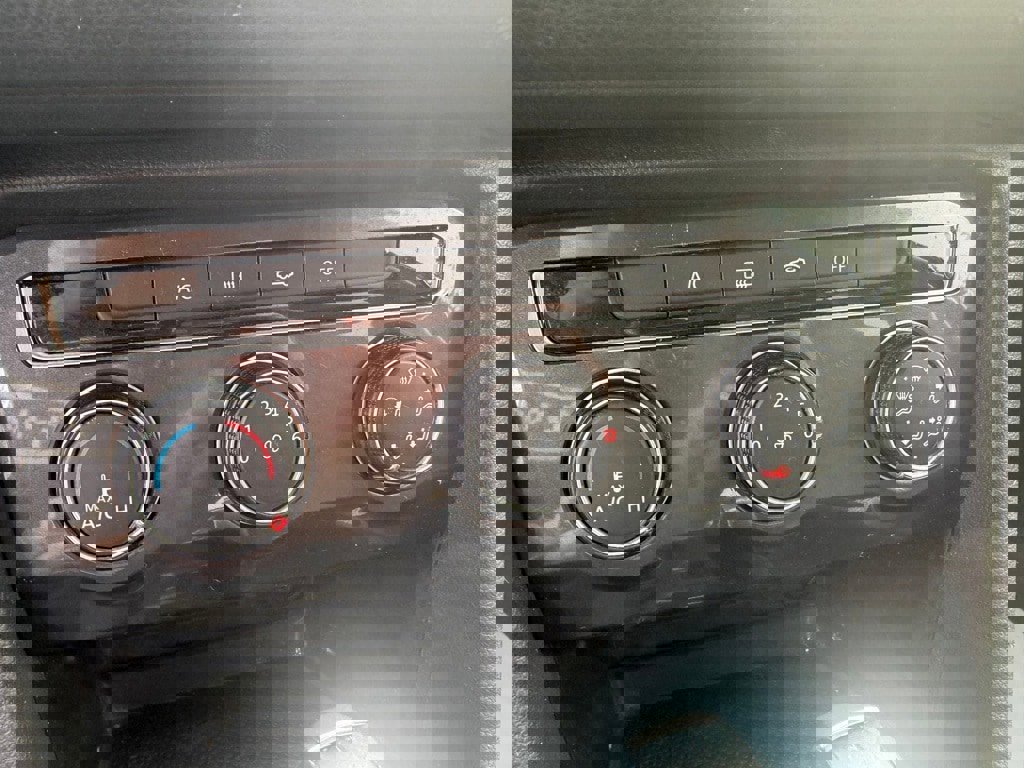 Used 2020 Volkswagen Tiguan S image 25