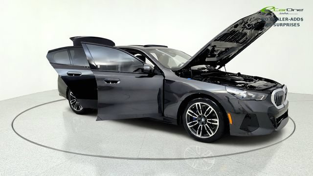 Used 2026 BMW 530i w/ M Sport Package RWD image 11