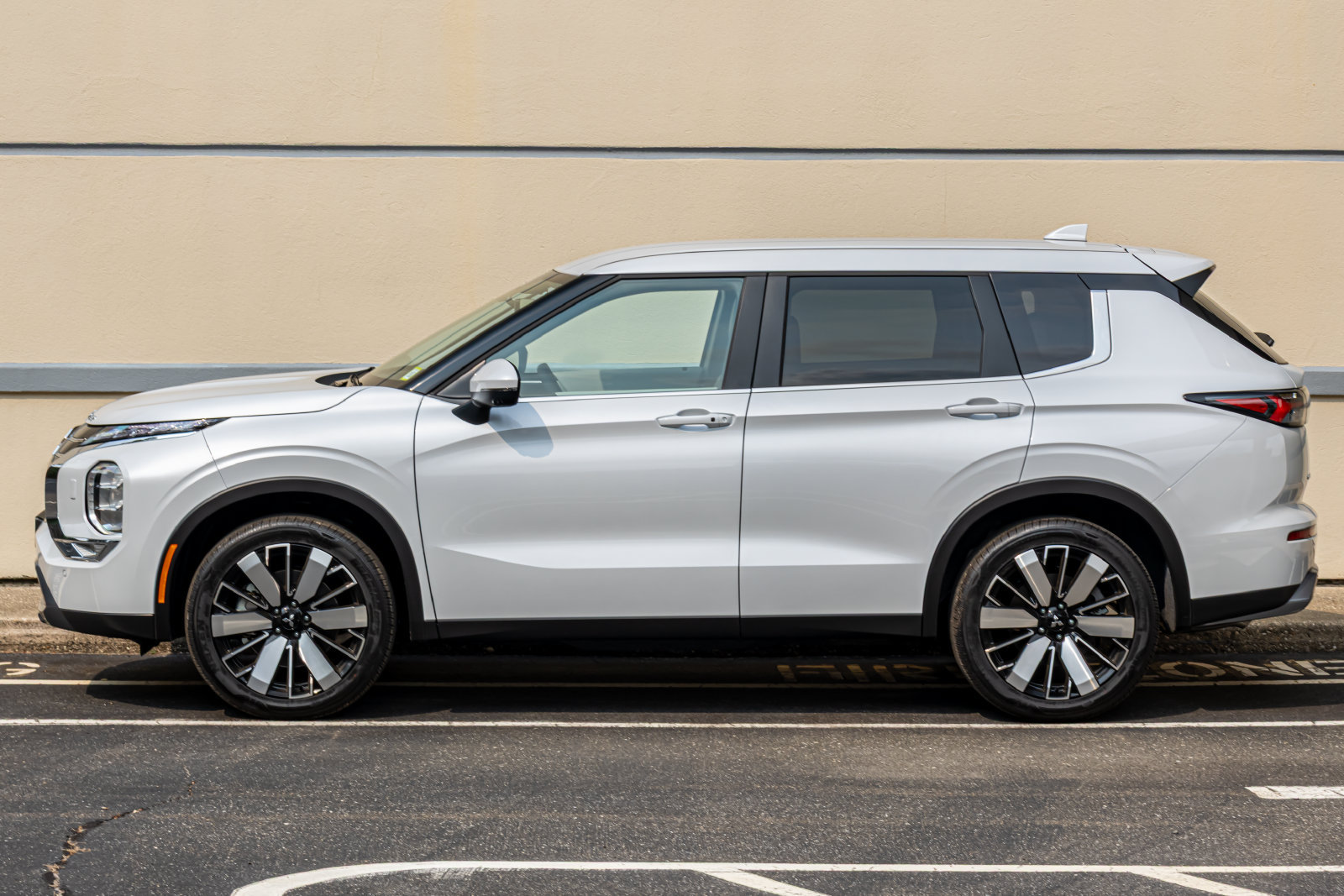 New 2026 Mitsubishi Outlander SE AWD/4WD image 4