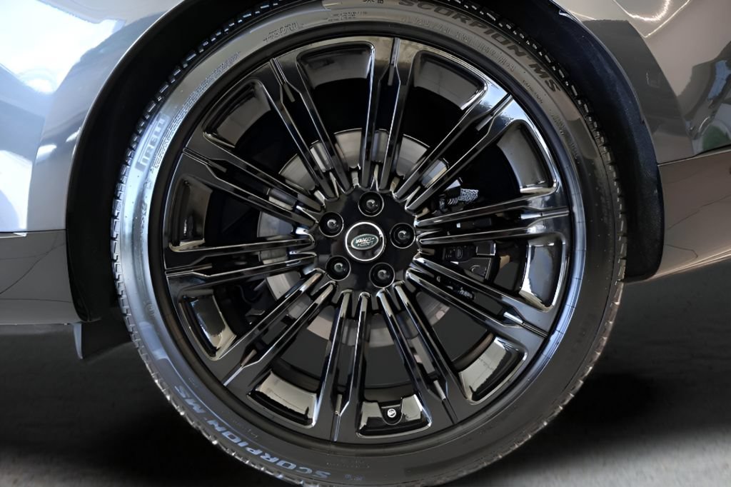 New 2025 Land Rover Range Rover SE AWD/4WD image 25