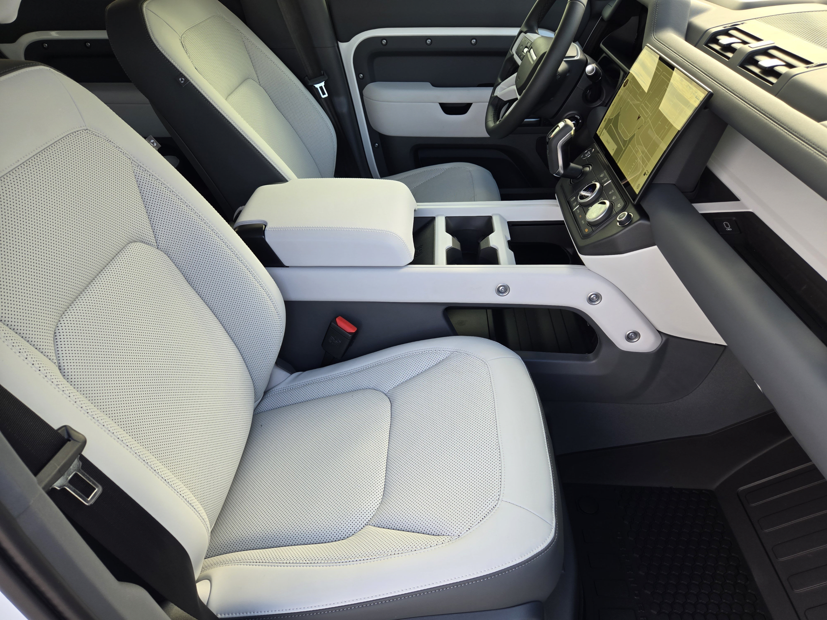 New 2026 Land Rover Defender 110 X-Dynamic SE AWD/4WD image 9