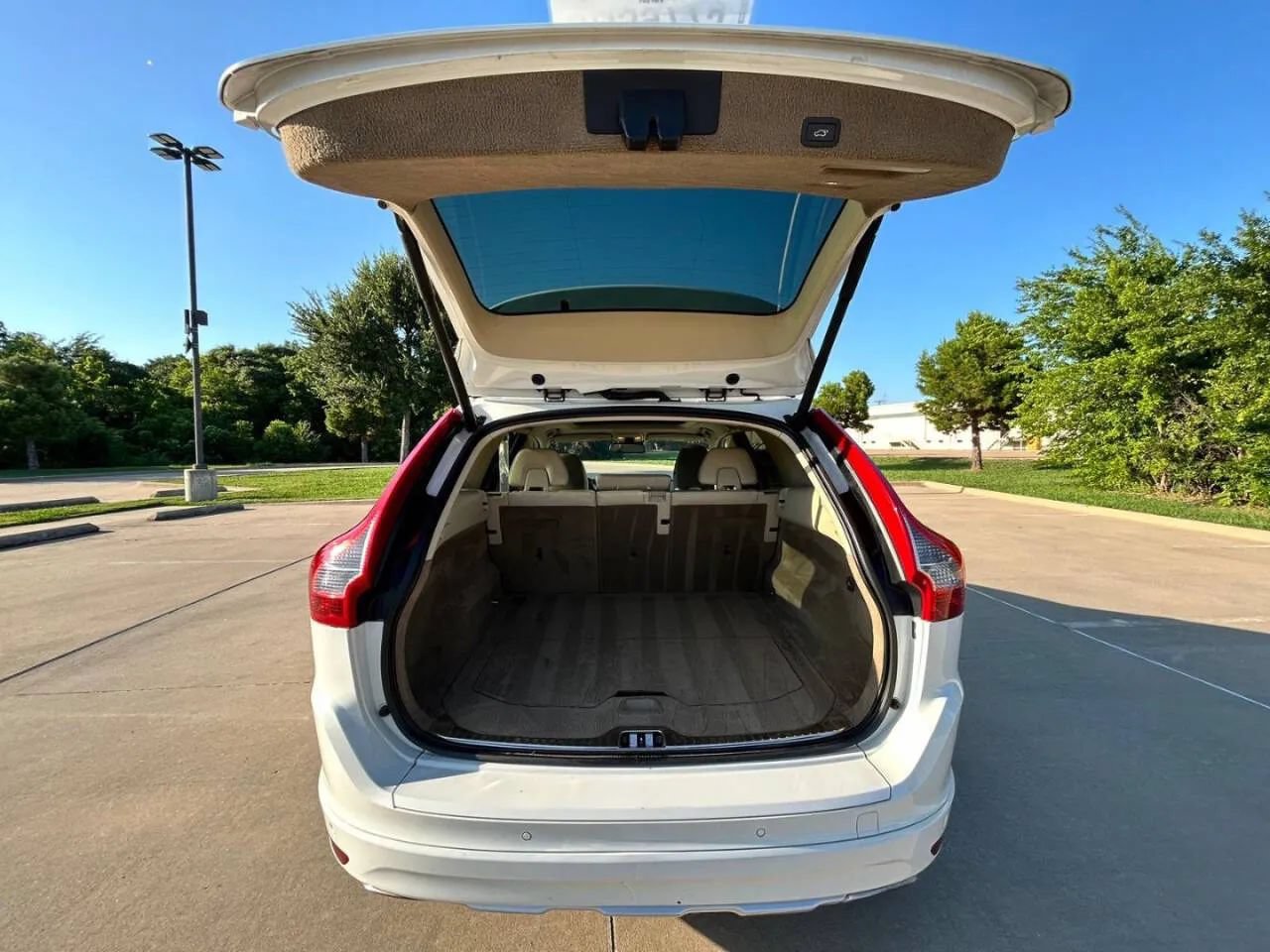 Used 2015 Volvo XC60 T6 Platinum AWD/4WD image 10