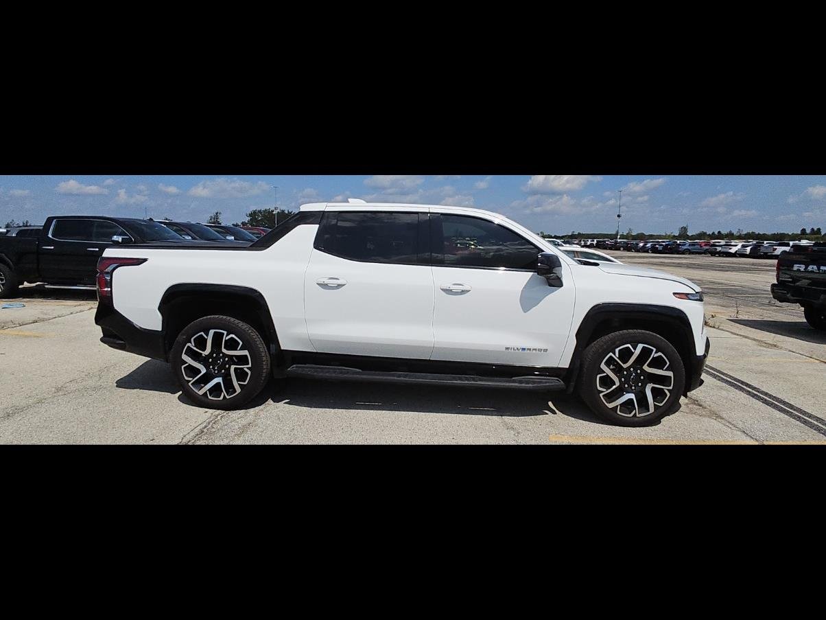 Used 2024 Chevrolet Silverado EV RST AWD/4WD image 19