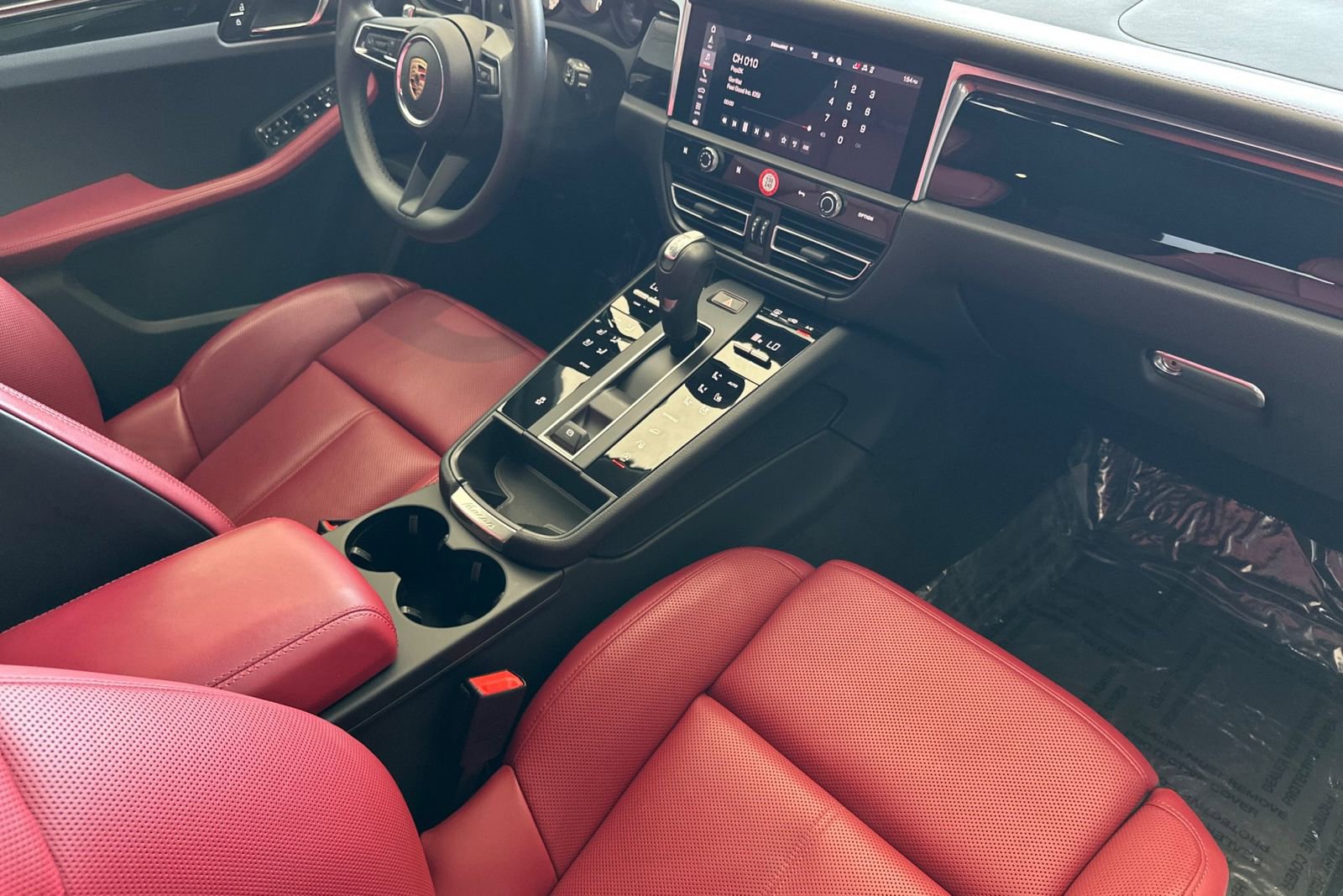 Used 2025 Porsche Macan image 18