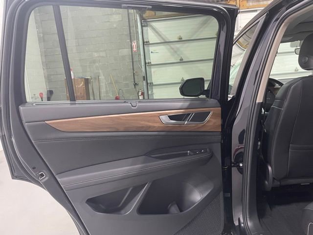 Used 2025 Volkswagen Atlas SE image 15