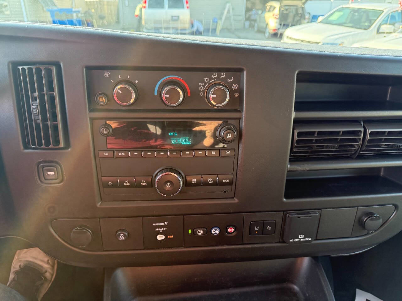 Used 2019 Chevrolet Express 3500 w/ Driver Convenience Package image 17