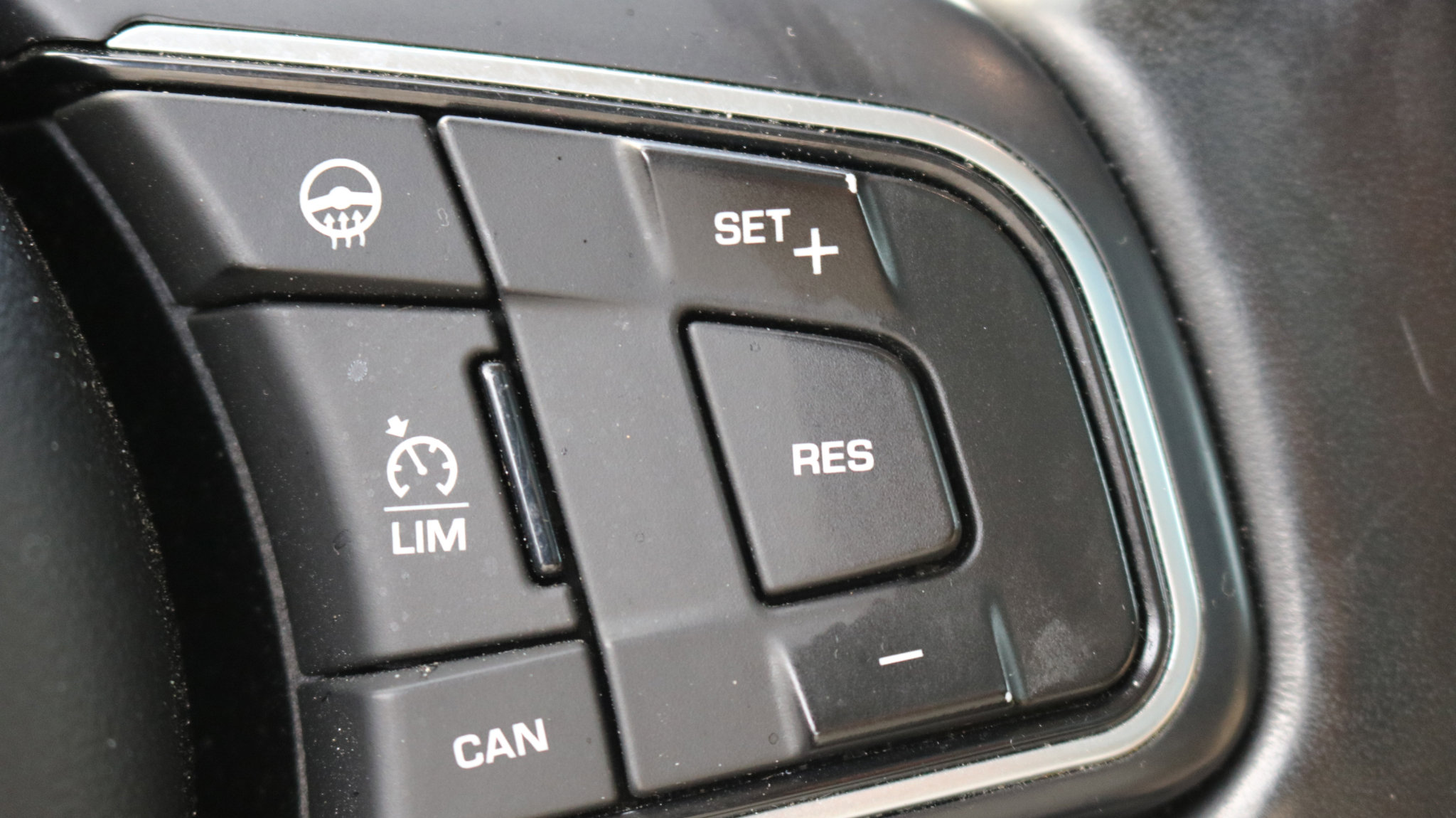 Used 2017 Jaguar F-PACE Prestige image 15