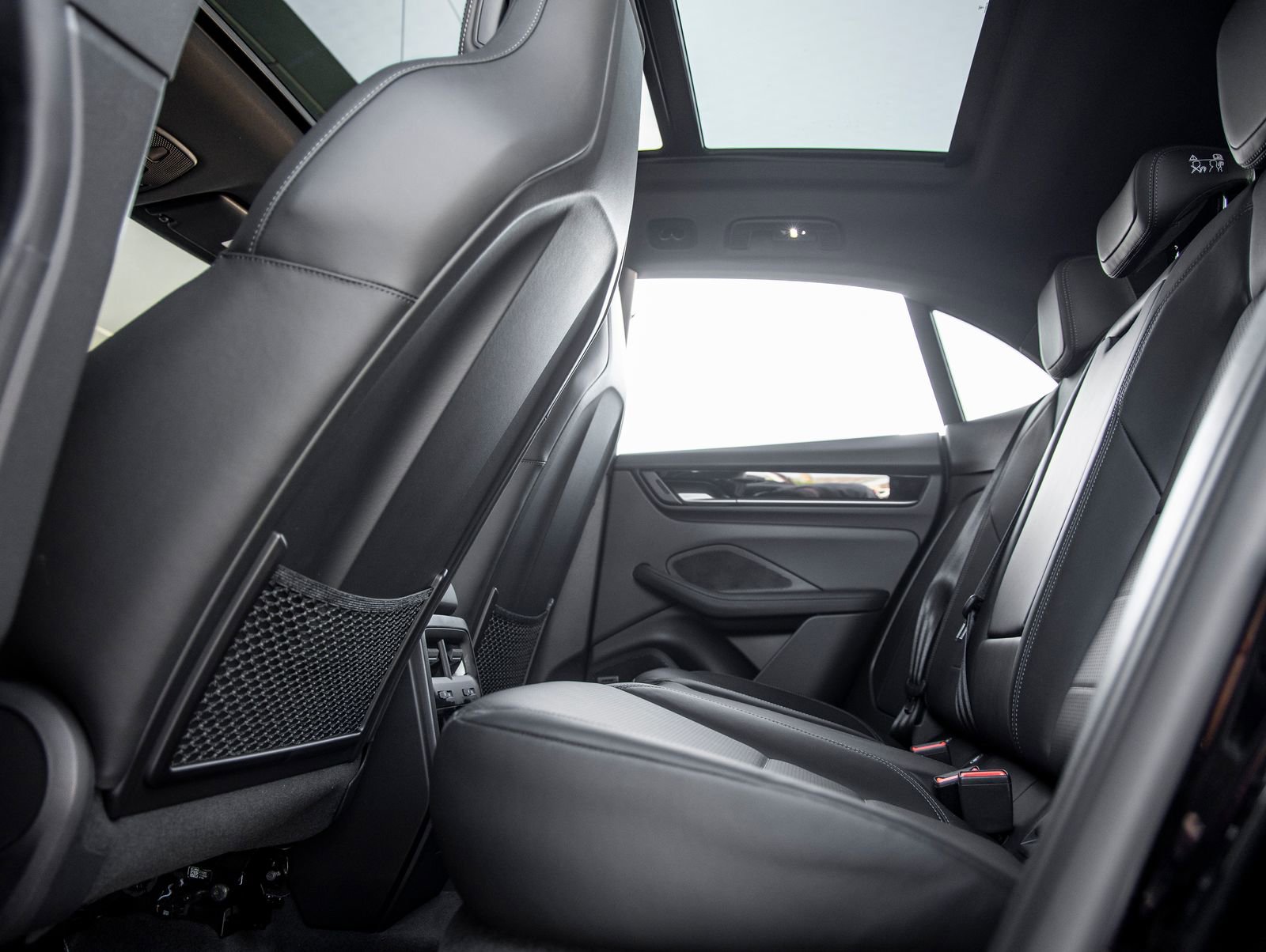 Used 2025 Porsche Macan Electric image 32