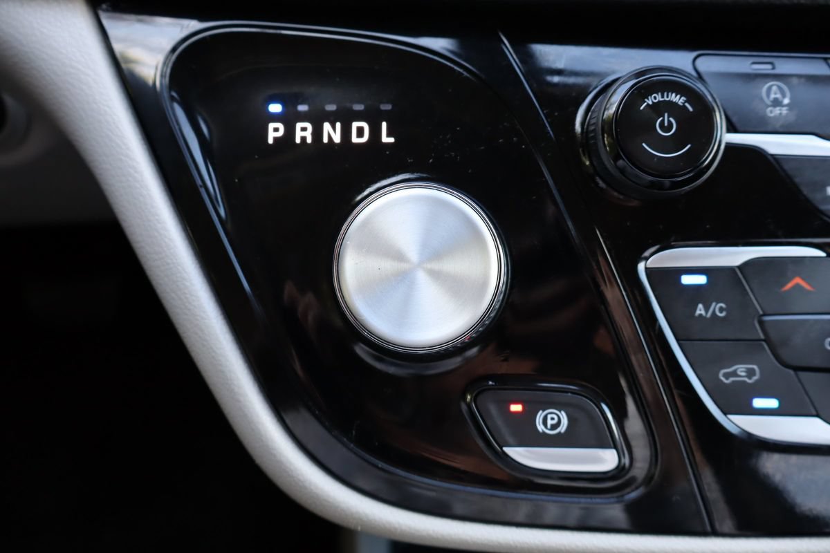 Used 2022 Chrysler Voyager LX FWD image 36