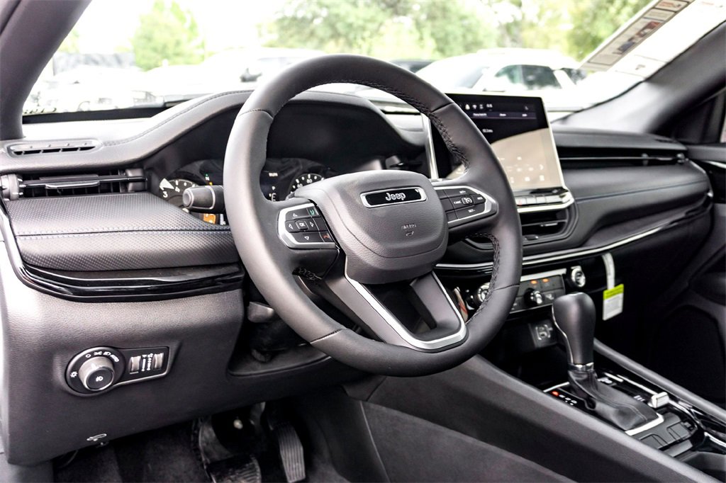 New 2026 Jeep Compass Latitude image 11