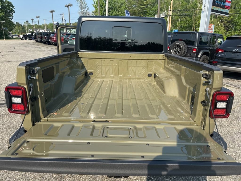 New 2025 Jeep Gladiator Willys image 25