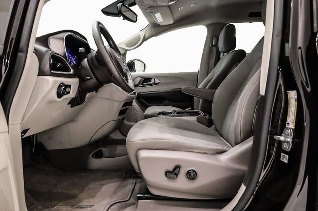 Used 2018 Chrysler Pacifica Touring Plus image 13