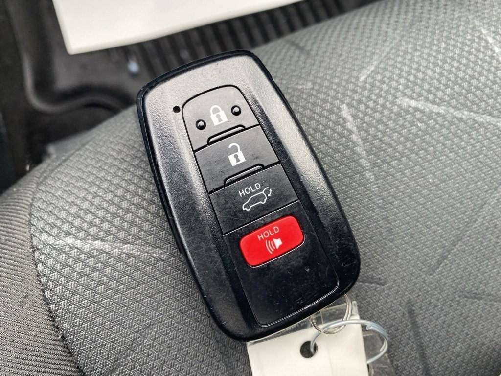 Used 2023 Toyota RAV4 XLE image 32