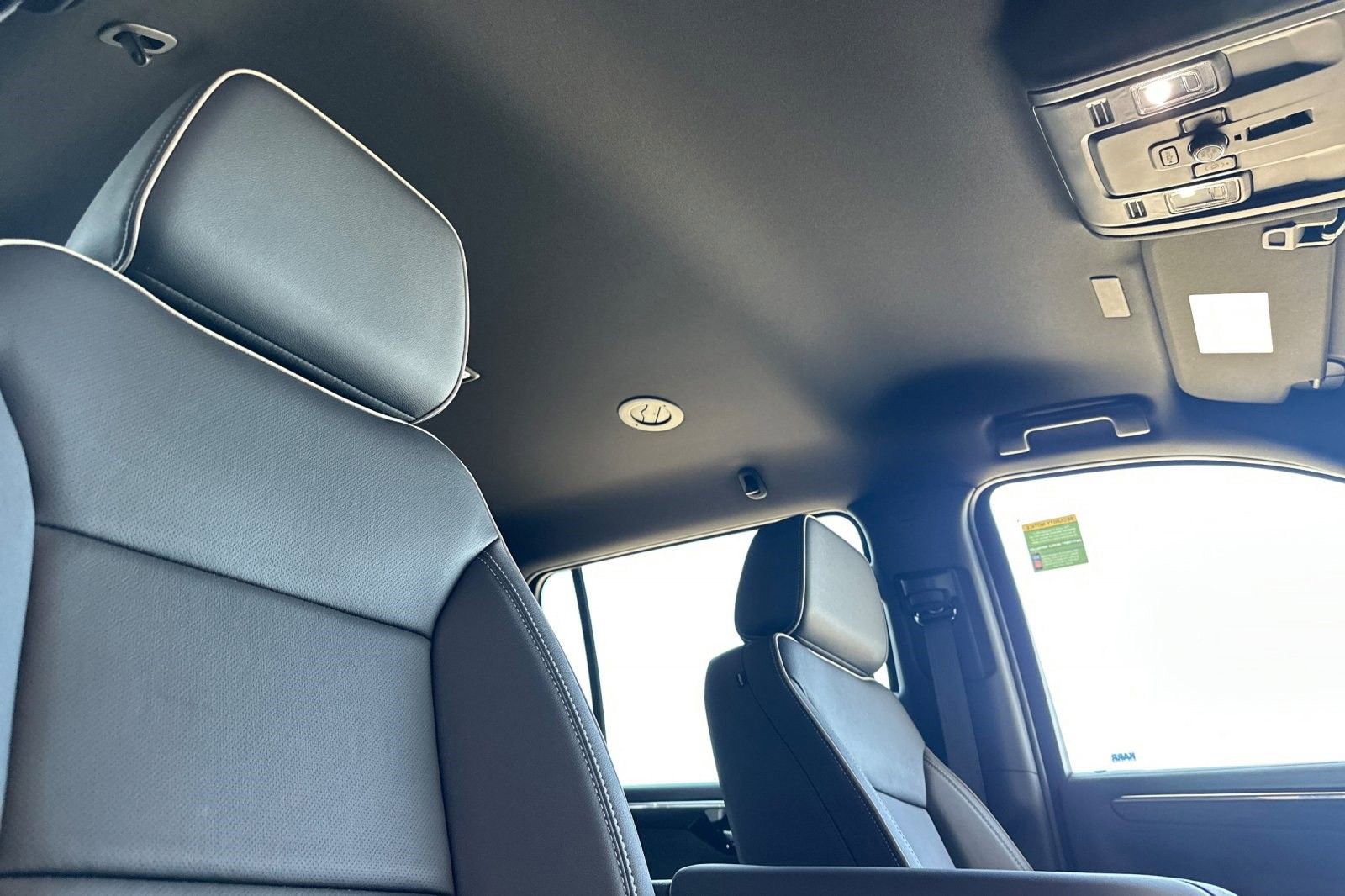 New 2025 Chevrolet Suburban Premier AWD/4WD image 19