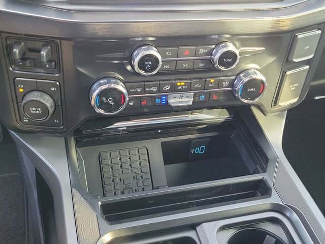 New 2026 Ford F250 Lariat w/ Black Appearance Package image 13