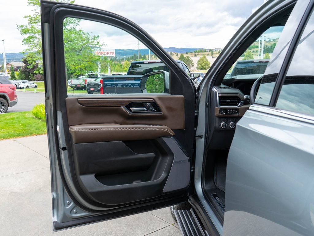Used 2026 GMC Yukon Denali Ultimate w/ LPO, Floor Liner Package AWD/4WD image 20